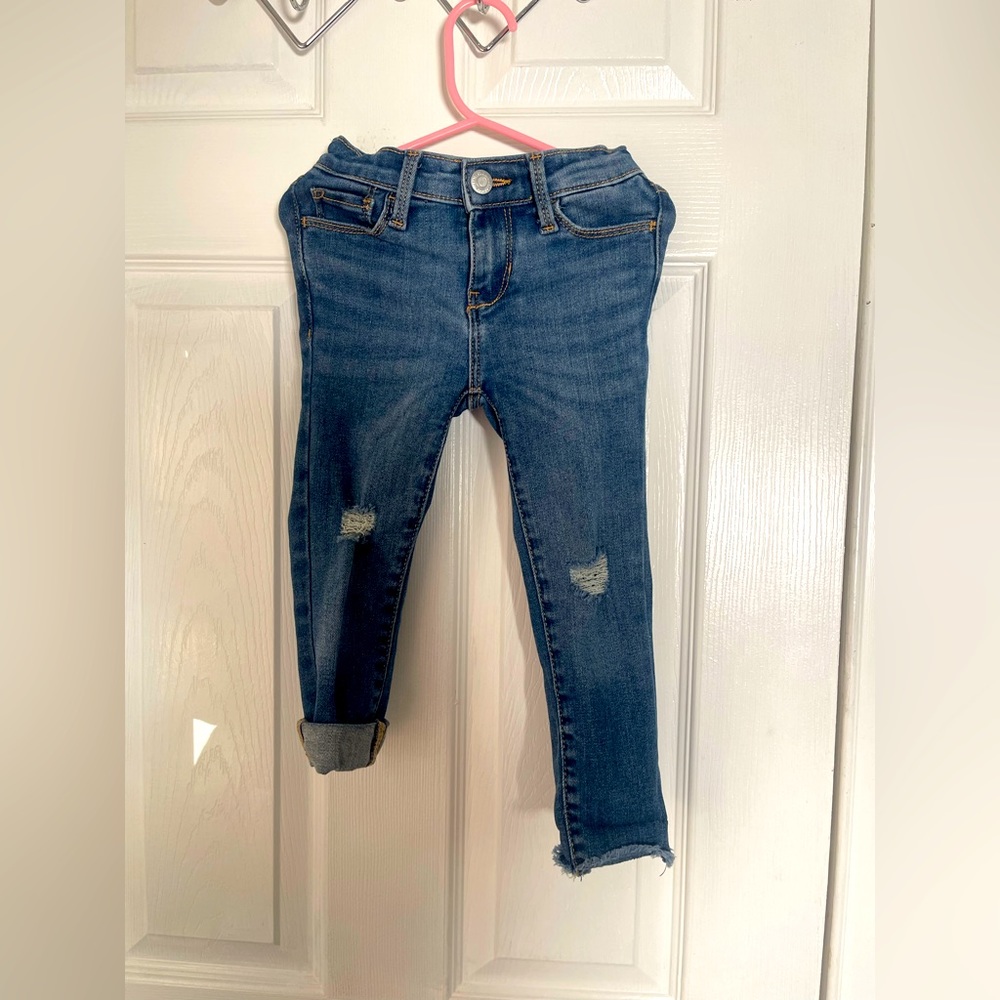 Toddler girl Size 3t distressed skinny jeans